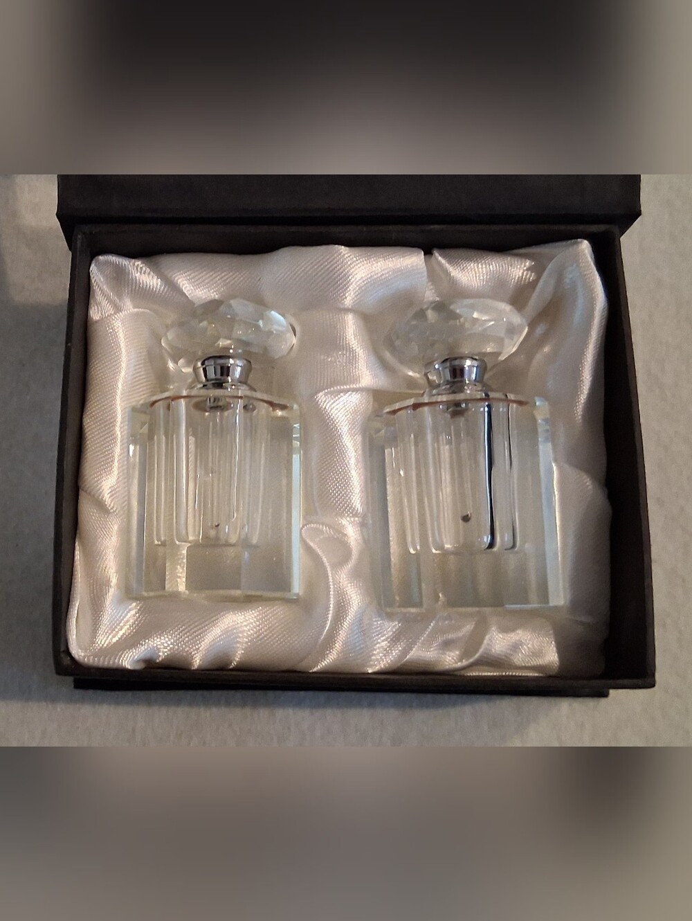 Pair of Oleg Cassini Crystal Perfume Bottles Etched Signature New In Box - Picture 6 of 7